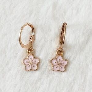 5/$15 🩷 MUST BUNDLE Gold Hoop Earrings with Pink Enamel Flower Charms